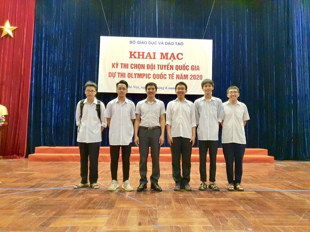 Thầy trò Chuyên Nguyễn Trãi tham dự khai mạc kỳ thi chọn đội tuyển quốc gia dự thi Olympic quốc tế năm 2020.